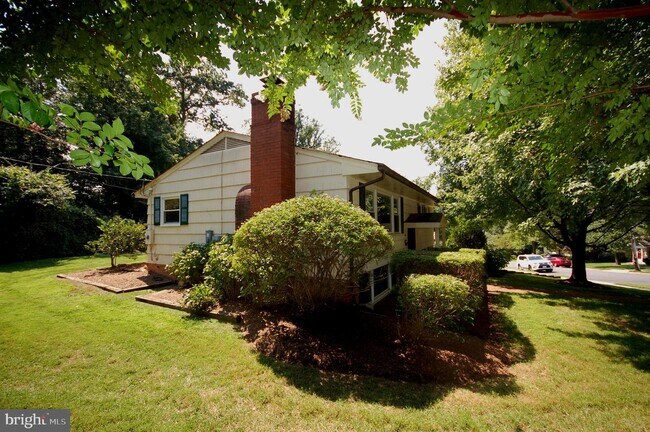 Building Photo - 100 Yeonas Dr SW