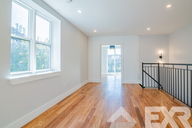 Building Photo - 680 E 21st St