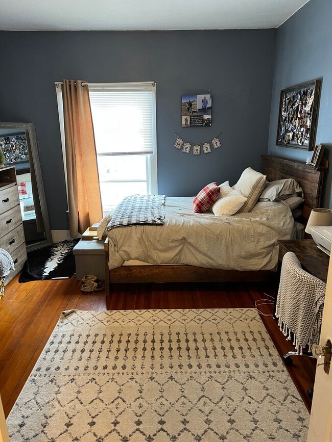 Foto del edificio - Great location 4 bedroom, 2 bathroom house...