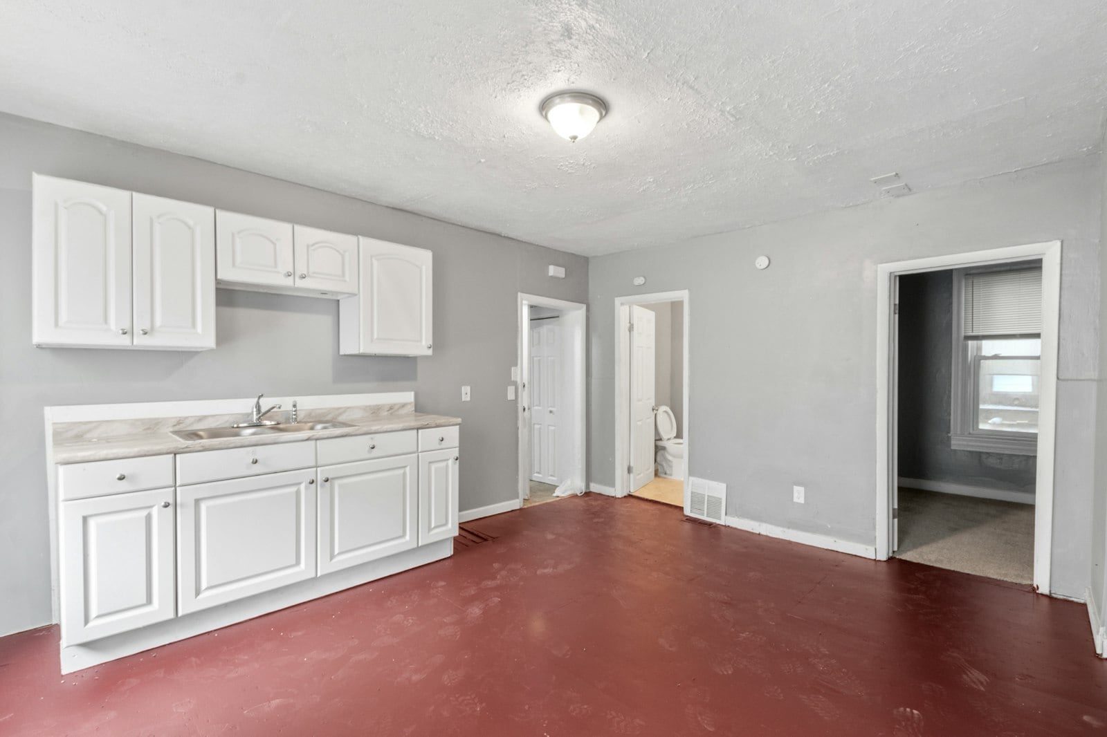 1427 E 61st St Cleveland, OH 44103 – photo 3