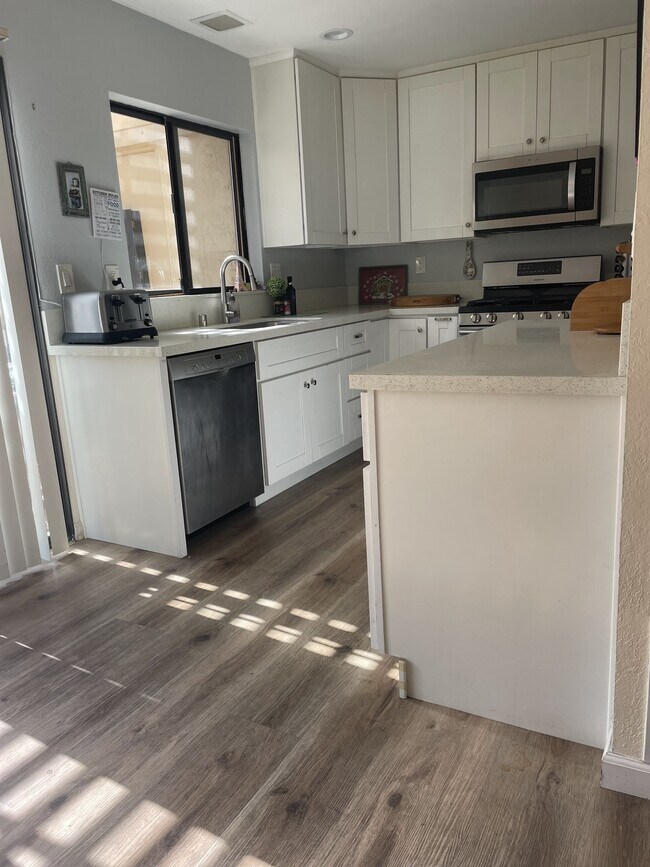 Foto del edificio - 8393 Summerdale Rd