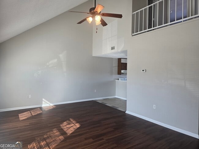 Foto del edificio - 230 Lanier Dr