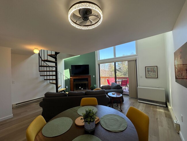 Foto del edificio - Beautiful Fully Furnished Seasonal 2 Bed 1...