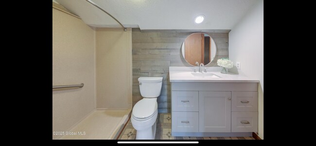 Foto del edificio - 551 Sand Creek Rd