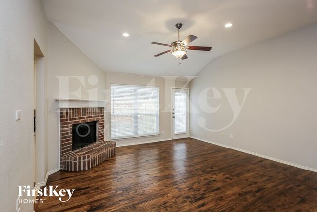 Building Photo - 10901 Braemoor Dr