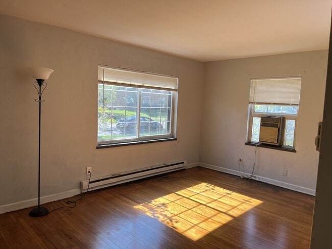 Foto del edificio - 539 Hadley Ave