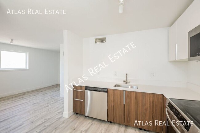 Building Photo - All renovated! First Floor 2 Bedroom Apart...