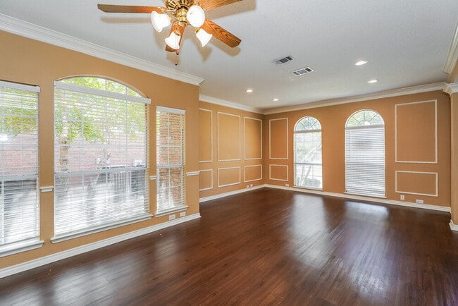 Foto del edificio - 2680 Hillside Dr