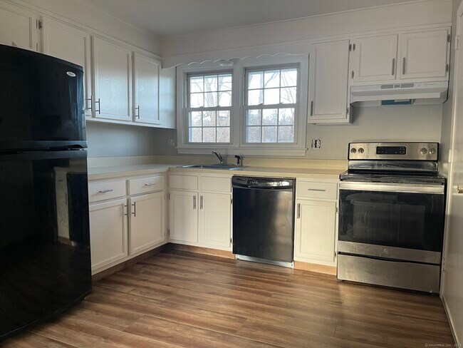 Building Photo - 260 Robin Ct
