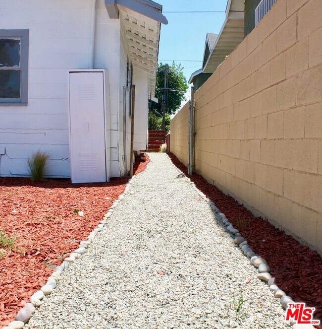 Foto del edificio - 1575 W 37th St