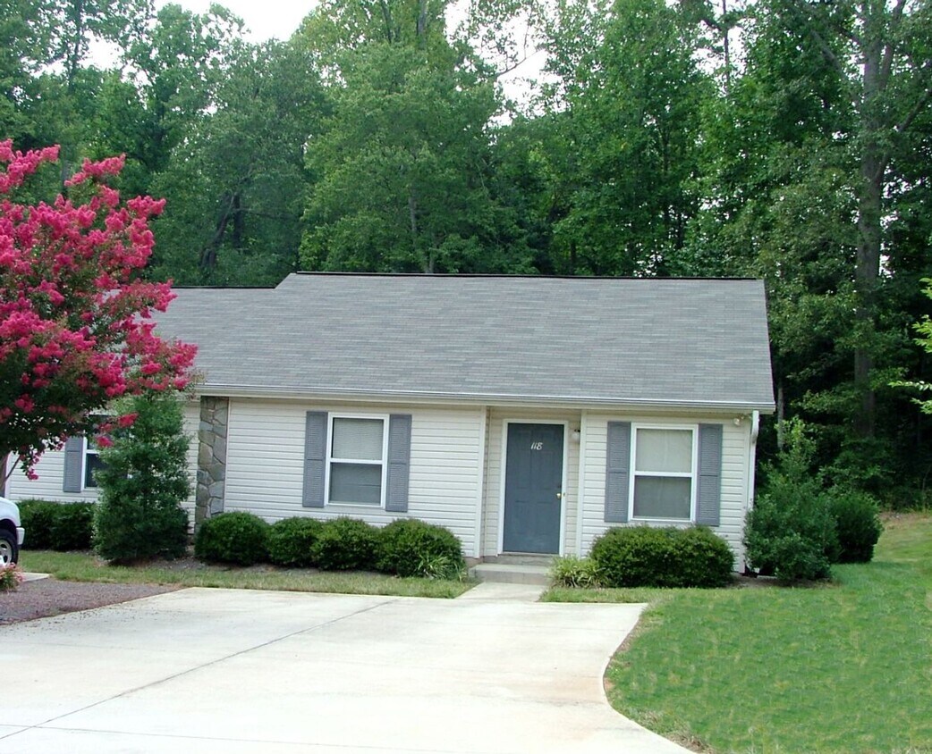 Foto principal - 118 Bogey Ln