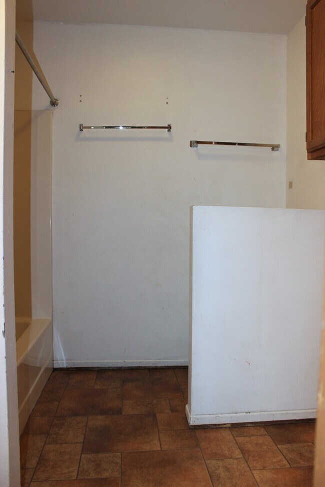 Foto del edificio - West Central Ames - tucked back behind street for more privacy