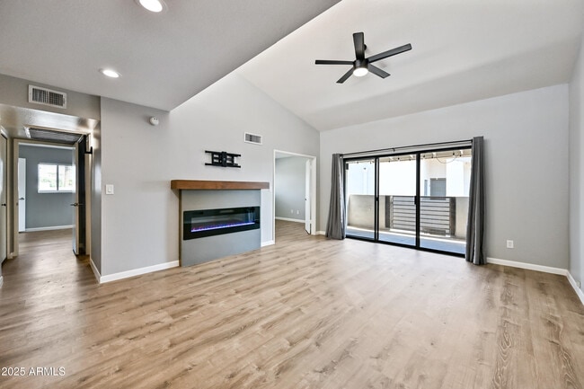 Foto del edificio - 6480 N 82nd St