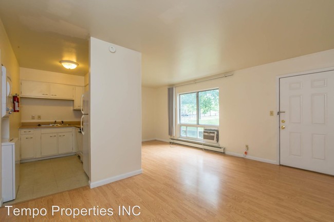 Foto del edificio - 413 E 8th St