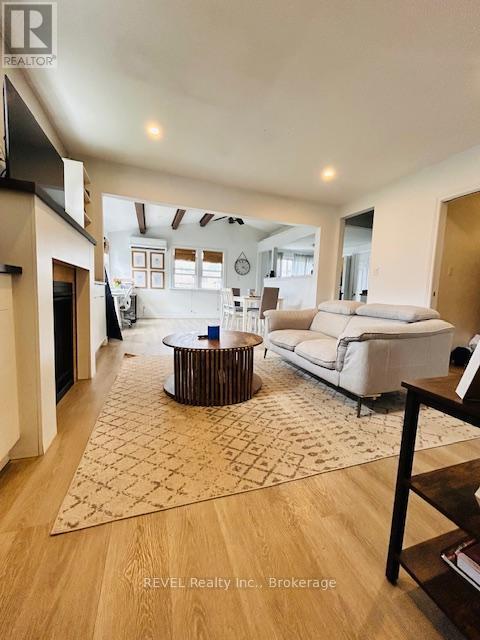 Building Photo - 3644 Elm St