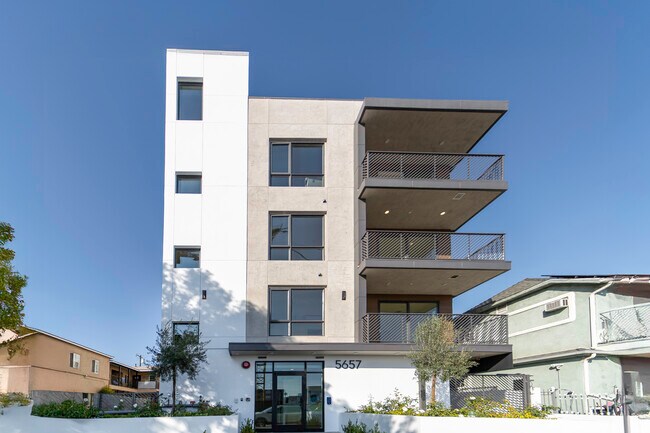Foto del edificio - 5657 Virginia Ave