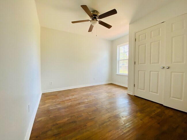 Foto del edificio - 7527 Douglas St