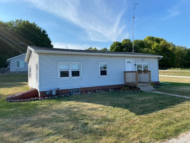 Building Photo - W4493 Spruce Dr