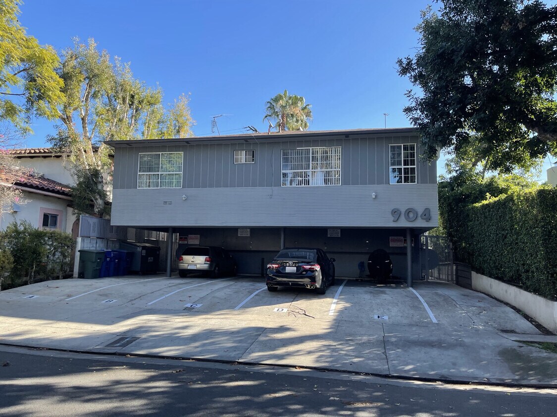 Foto principal - 904 N Gardner St