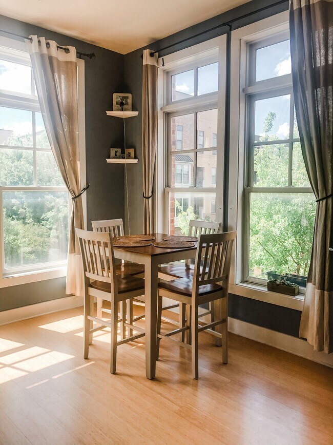 Comedor - 924 Garrett St