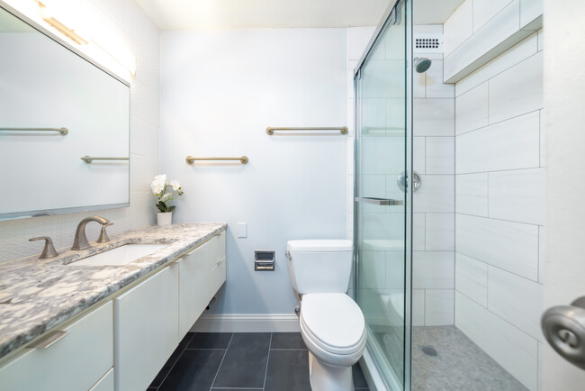 Primary Bedroom Bathroom - 5445 N Sheridan Rd