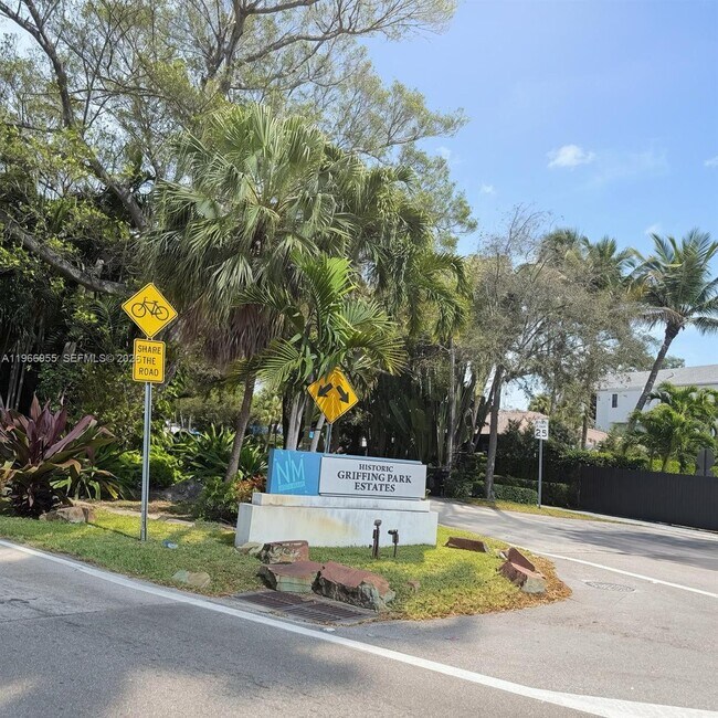 Foto del edificio - 12680 NE 3rd Ave