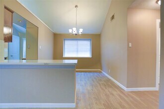 Building Photo - 7007 Glen Rosa Dr