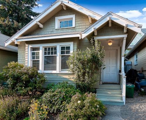 Primary Photo - 1 bedroom in Seattle WA 98122