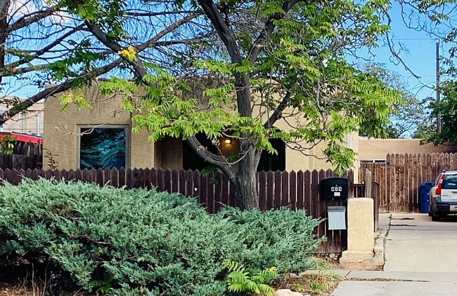 Building Photo - 414 Princeton Dr SE