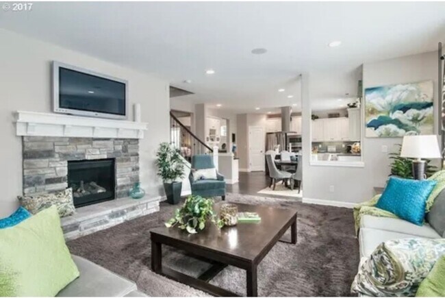 Building Photo - Newer 5 Bedroom Home w/ 2 Offices!