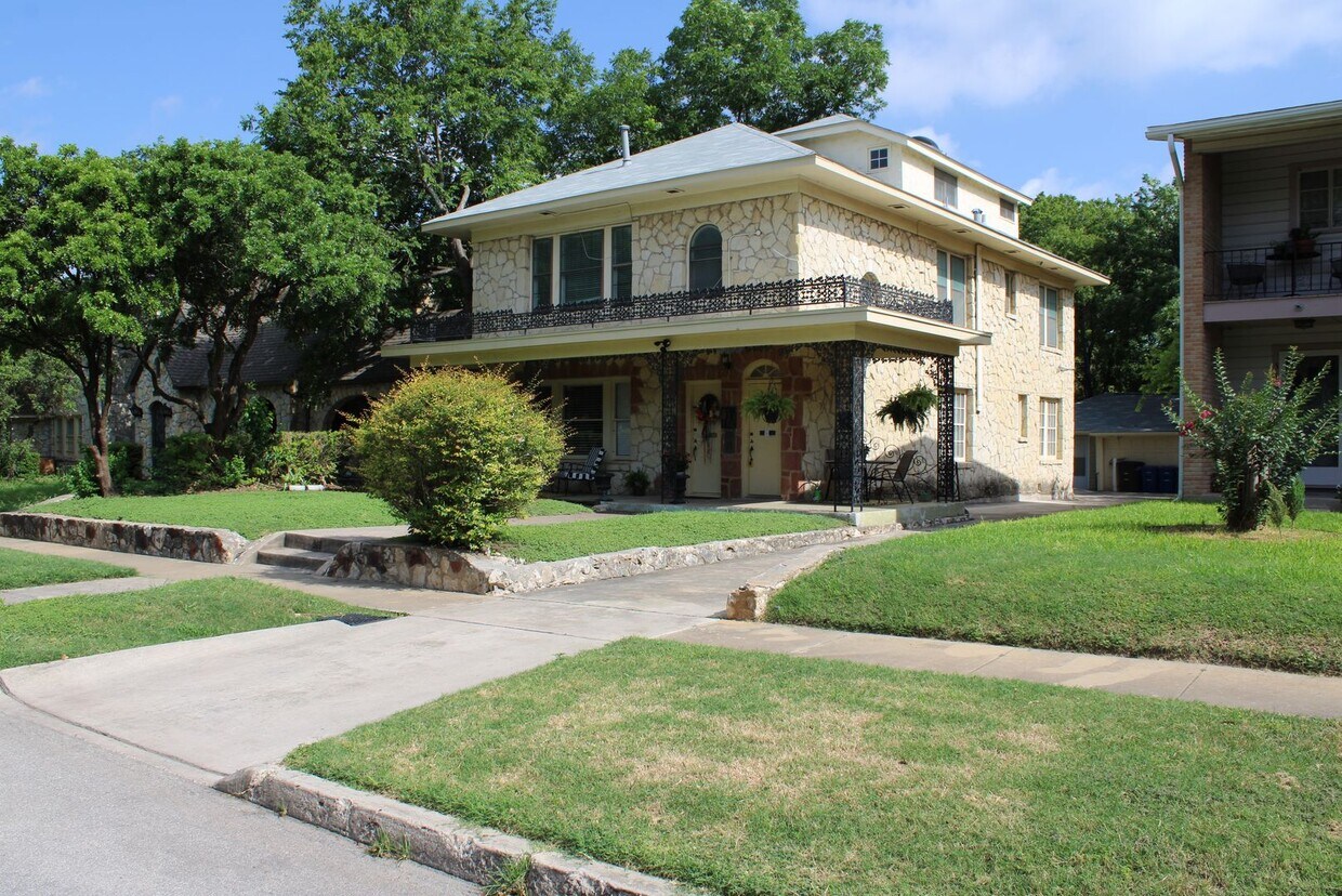 Foto principal - 311 E Rosewood Ave