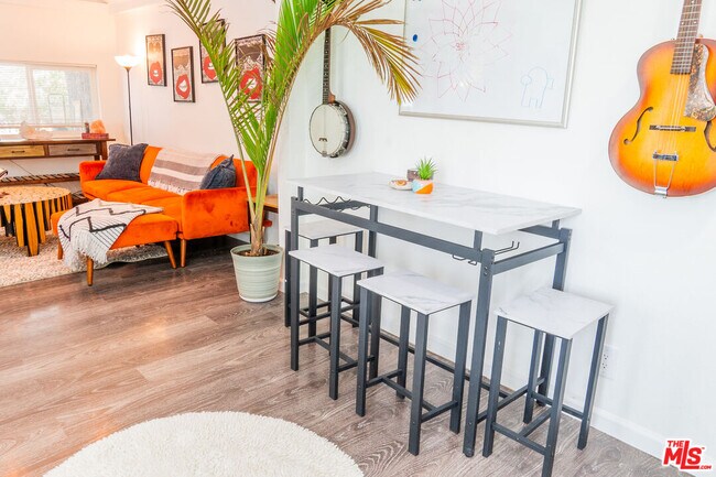 Foto del edificio - 346 Laveta Terrace