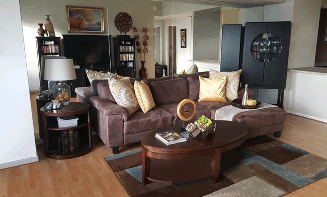 Foto del edificio - 6363 Christie Ave