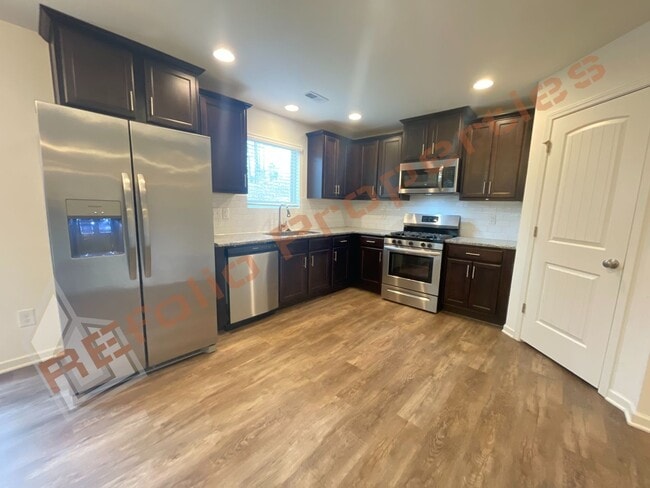 Building Photo - Stylish 4-Bedroom 3 Bathroom Single Home w...