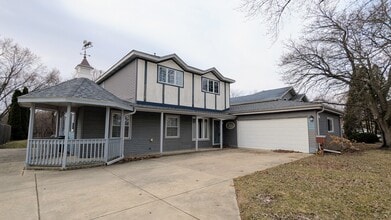 Building Photo - 709 W Kenilworth Ave