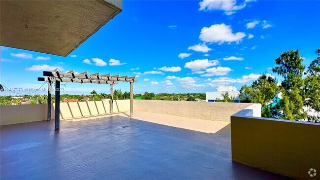 Building Photo - 8440 SW 8th St