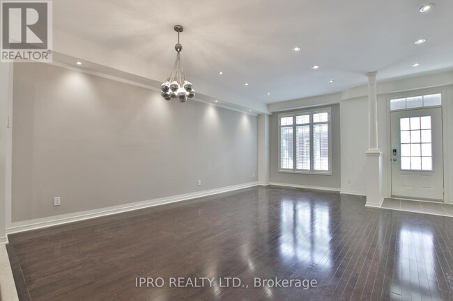 Photo du bâtiment - 1701-1701 Finch Ave