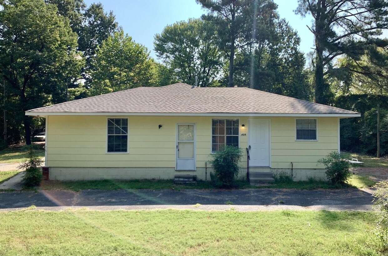409 Walnut St Unit 1, Jacksonville, AR 72076 Room for Rent in