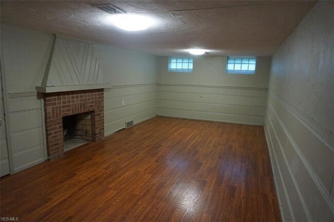 Building Photo - 4461 Silsby Rd