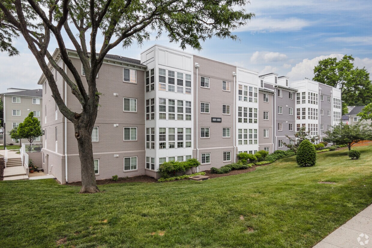 Primary Photo - The West Village of Shirlington