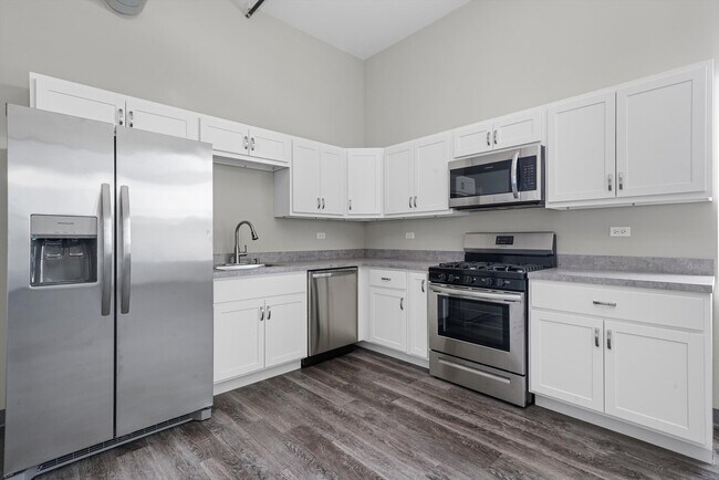 Building Photo - 3135 W 95th St