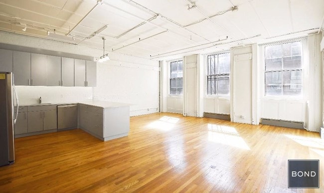 Building Photo - 110 Reade St