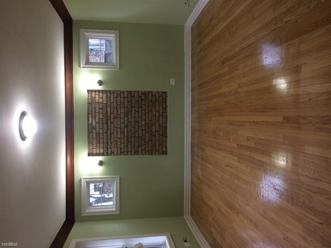 Building Photo - 2436 W 68th St