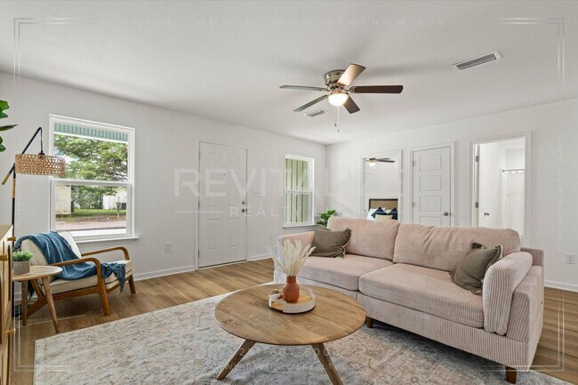 Building Photo - Brand New 4 Bed/2 Bath Home in Saraland!