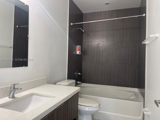 Foto del edificio - 1813 Madison St