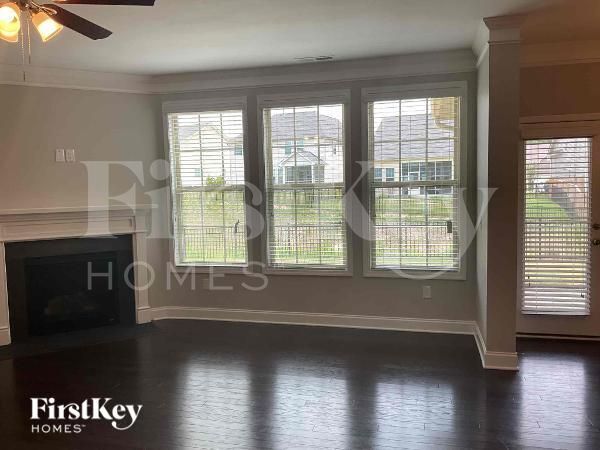 Foto del edificio - 7536 Poplar Meadow Ln