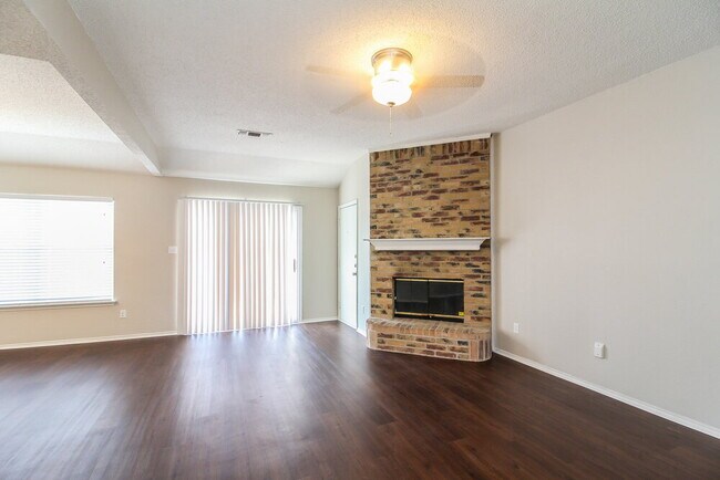 Foto del edificio - 1040 Glencrest Dr