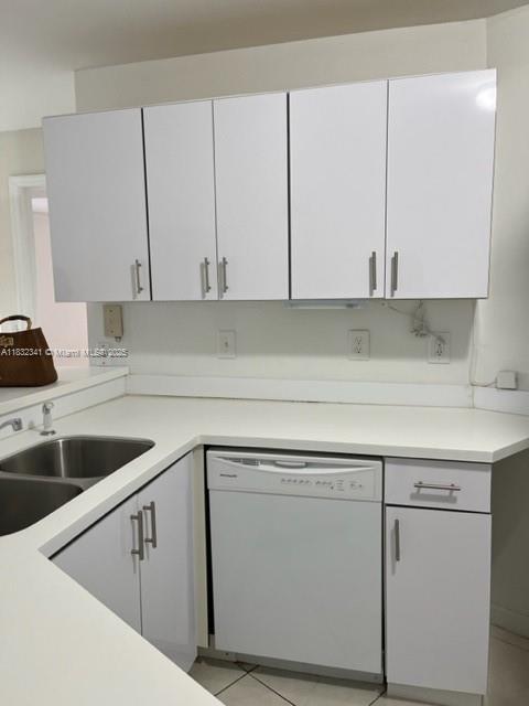Building Photo - 9999 Summerbreeze Dr
