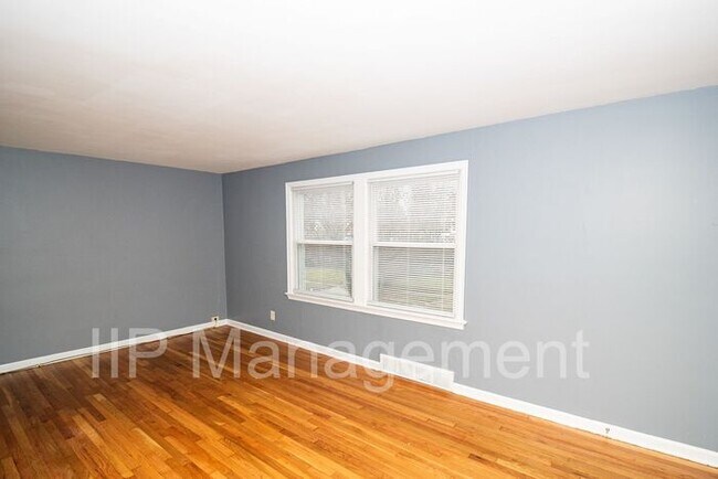 Foto del edificio - Super Nice 2BR 1BA Upper Unit in South Euc...