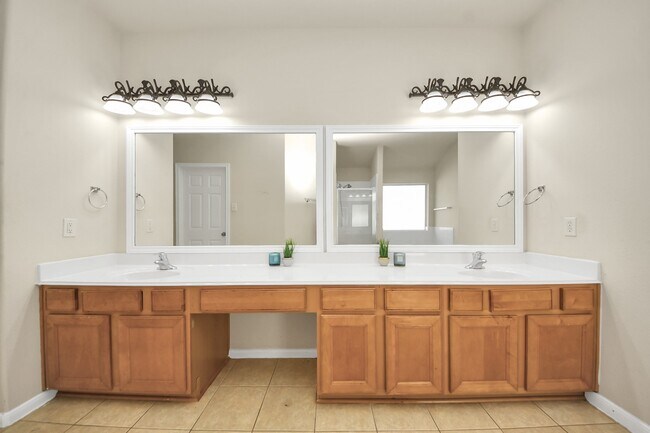 Foto del edificio - 12506 Short Springs Dr